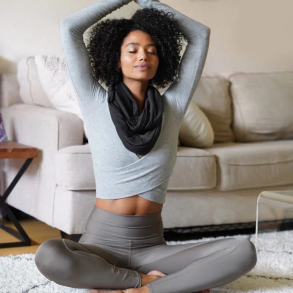 Beyond Yoga | Hidden Pocket Infinity Scar